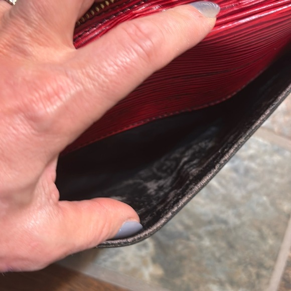 Louis Vuitton Red Epi Jeune Fille crossbody bag. GUC - Picture 8 of 13
